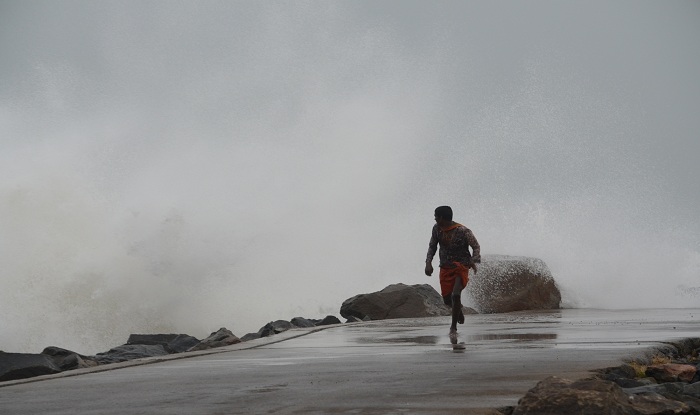 Cyclone ‘Vardah’, all set to hit north Tamil Nadu