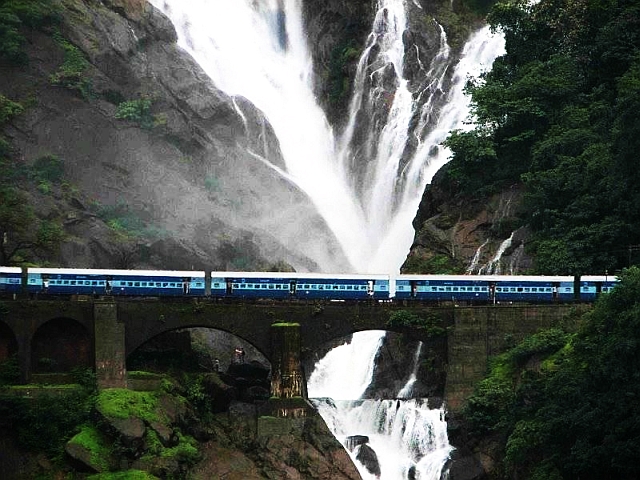 5 Beautiful Indian Train Journeys