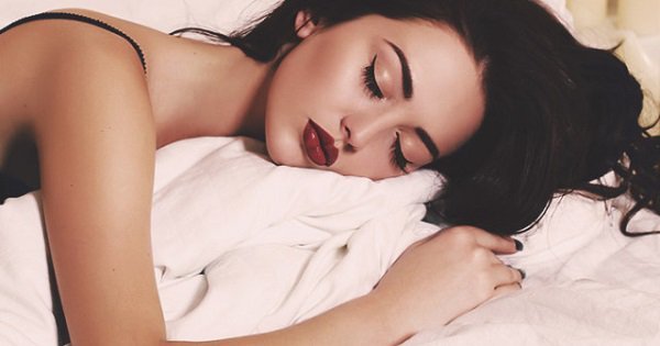 sleeping with makeup