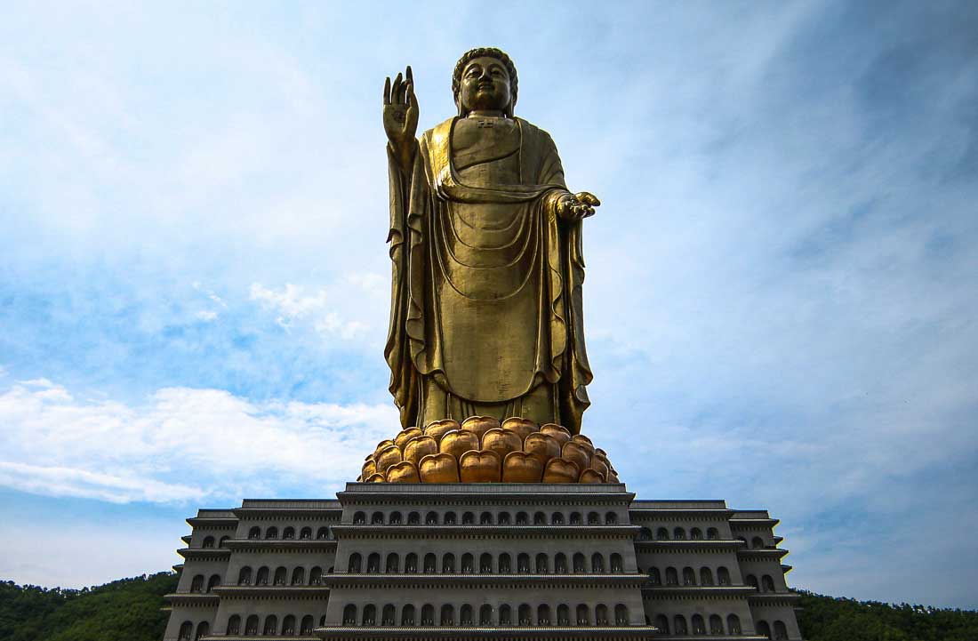 spring temple buddha statue