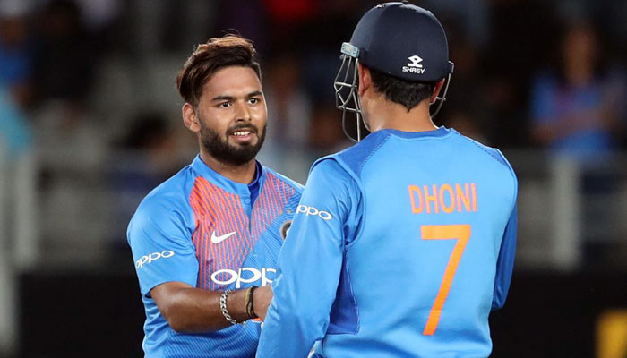 MS Dhoni with Rishabh pant