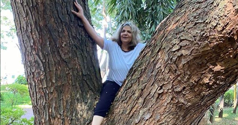 Hrithik Roshan mother pic climbing a tree