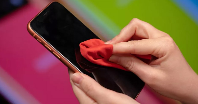 How to properly clean your smartphone