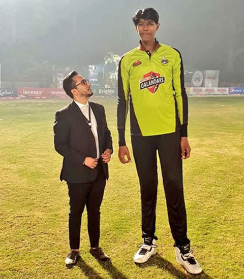 Pakistan Tallest bowler - Mudassir Gujjar