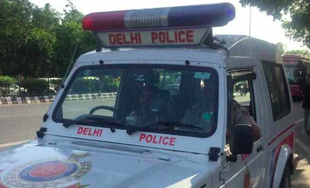 man arrested in Delhi posing as fake army officer