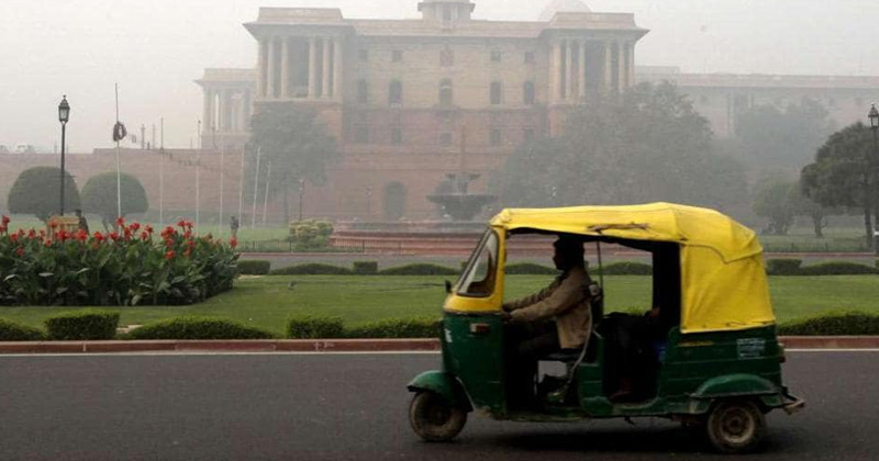 An Auto Running On Delhi Roads | Delhi Govt offers financial aid to taxi, auto drivers impacted by COVID 19